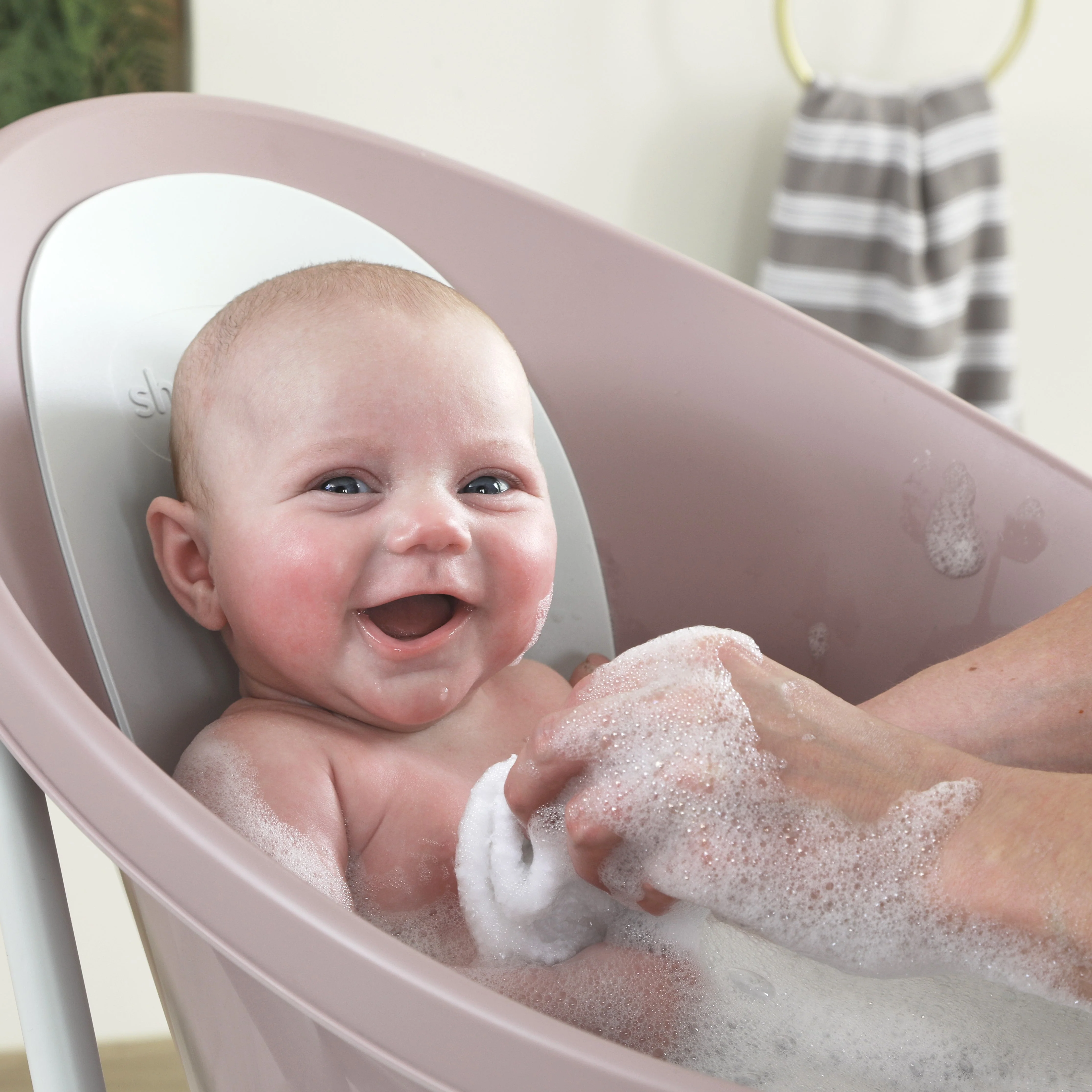 Newborn Bath Essentials Bundle | Baby Bath with Support Bump, Soft Backrest & Rinse Jug | Safe & Stylish Bathtime Set - Image 8